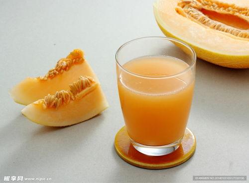 外国人吃哈密瓜视频,外国人品尝哈密瓜的趣味瞬间