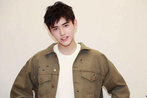 赵丽颖陈飞宇吃瓜视频,吃瓜视频曝光恋情疑云